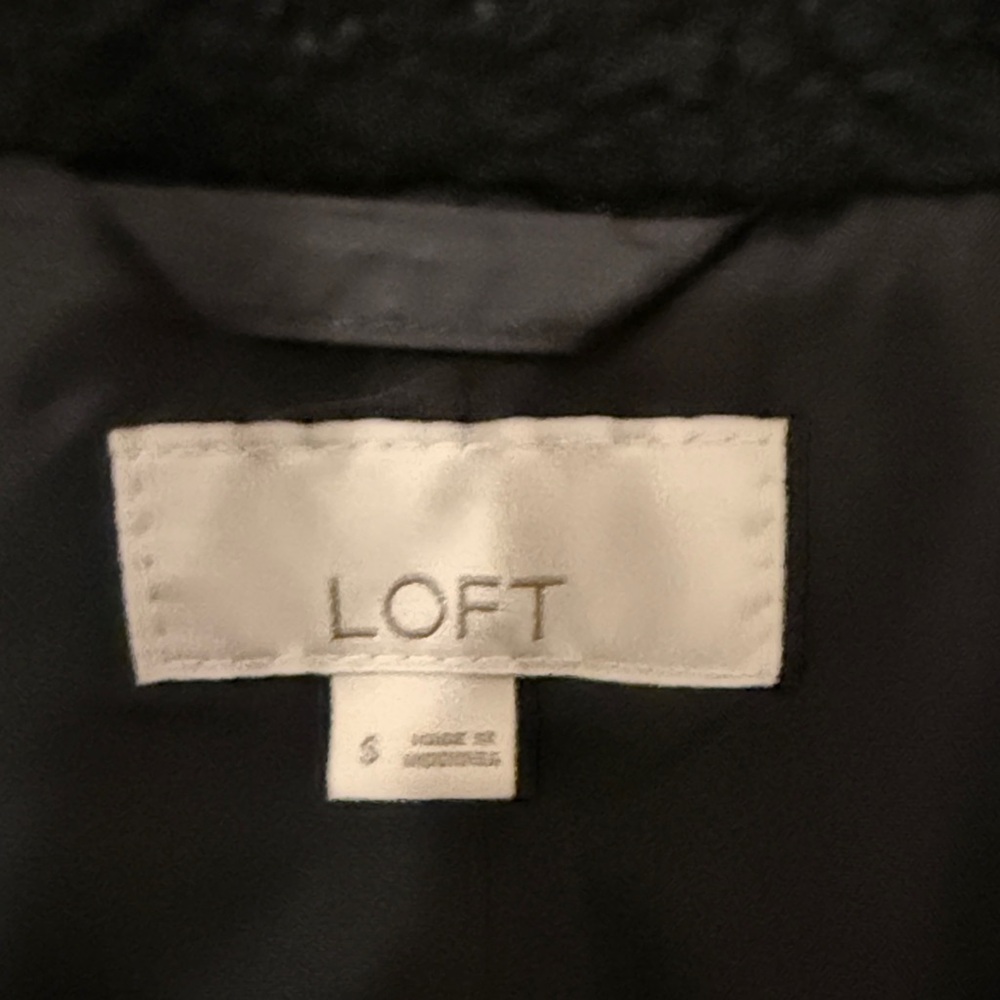 LOFT Black Quilted Puffer Jacket - Picture 2 of 6